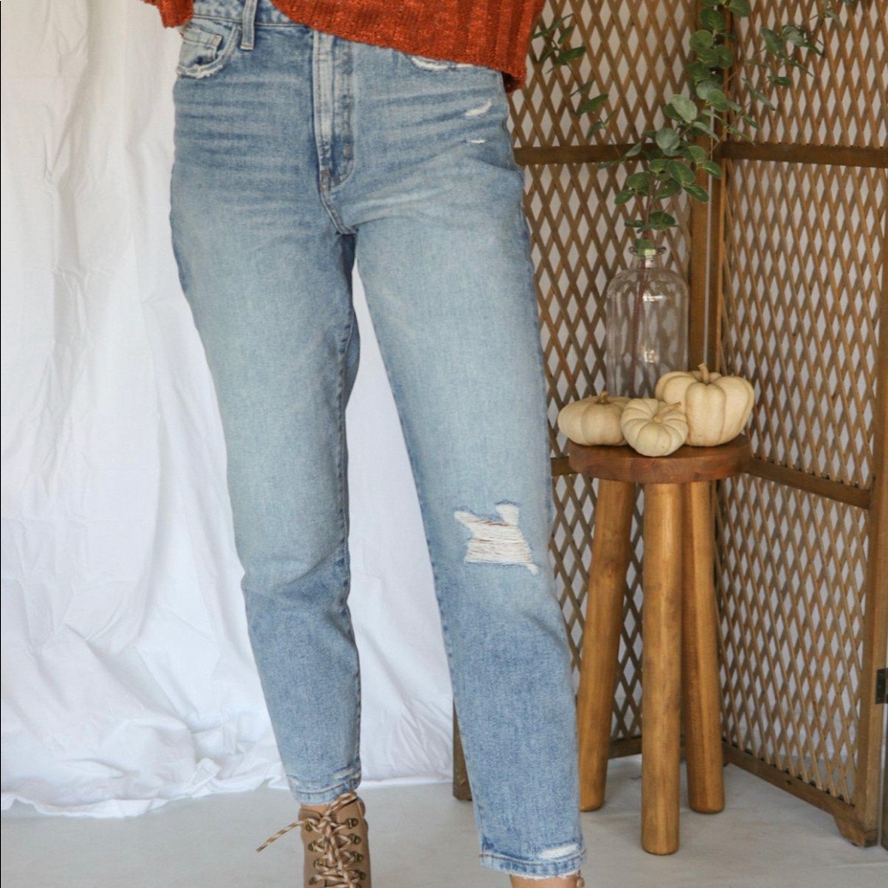 Distressed mom jean